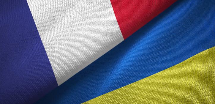 Drapeaux de la France et de l'Ukraine