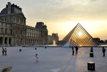 Pyramide du Louvre