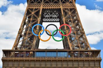 Tour Eiffel avec anneaux des JO